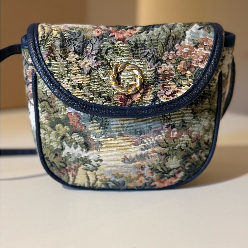 COPY - Floral tapestry crossbody bag with gold hardware, featuring a unique des…